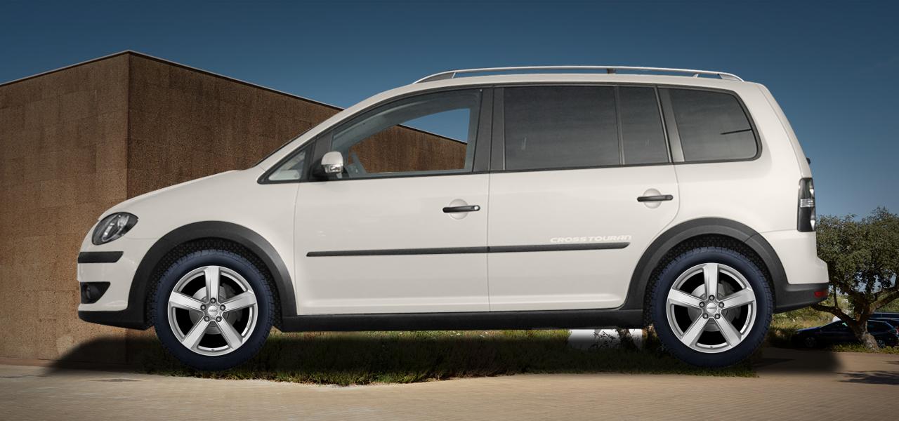 Na ilustracji: TOURAN Cross (1T;1t), od 2007 r. – Volkswagen Touran Cross, poglądowa wizualizacja auta z felgami DEZENT TU silver