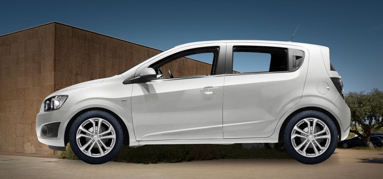 Na ilustracji: AVEO (KL1T), od 2011 r. – Chevrolet Aveo, poglądowa wizualizacja auta z felgami DEZENT TA silver