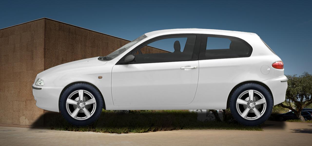 Na ilustracji: 147 (937), od 2001 r. – Alfa Romeo 147, poglądowa wizualizacja auta z felgami DEZENT TU silver