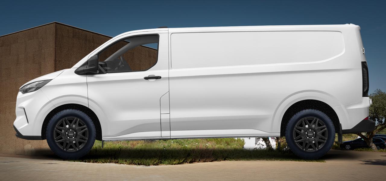 Na ilustracji: TRANSIT CUSTOM (NRN;NXN), od 2023 r. – Ford Transit Custom, poglądowa wizualizacja auta z felgami DEZENT KH black