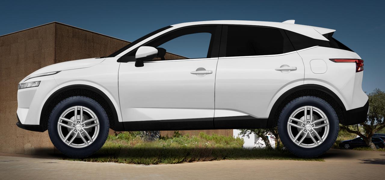 Na ilustracji: QASHQAI (J12), od 2021 r. – Nissan Qashqai, poglądowa wizualizacja auta z felgami DEZENT TR silver