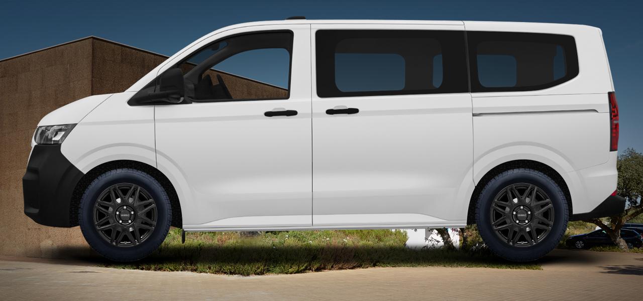 Na ilustracji: TRANSPORTER/CARAVELLE (NSN;NVN), od 2025 r. – Volkswagen Transporter, poglądowa wizualizacja auta z felgami DEZENT KH black