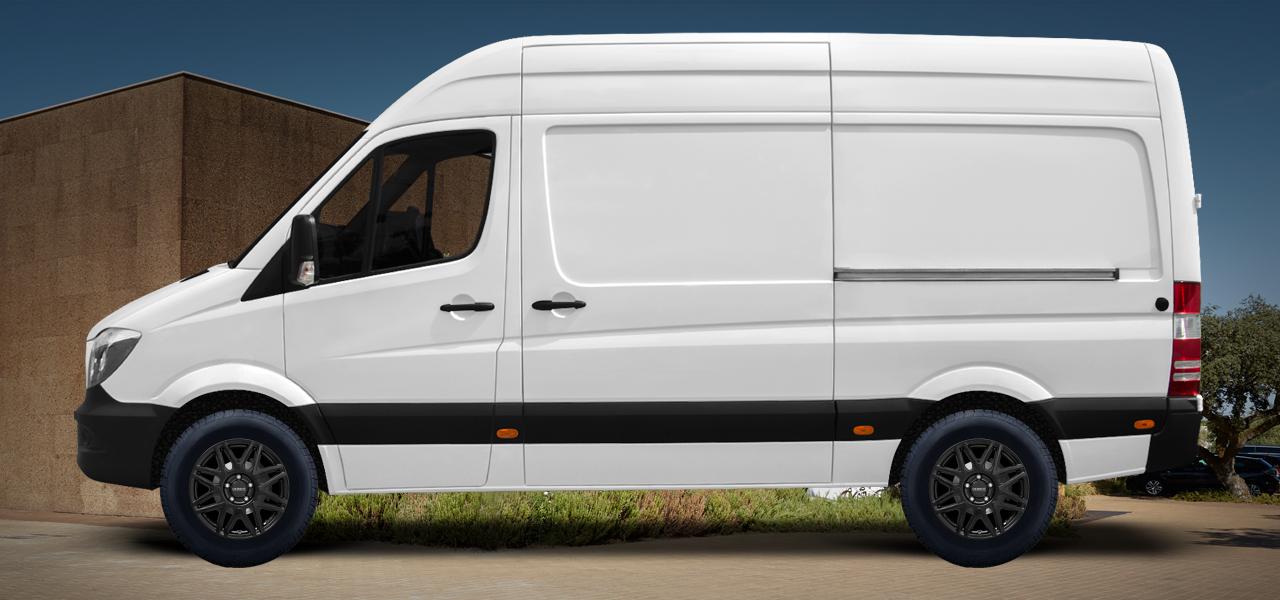 Na ilustracji: SPRINTER;SPRINTER Van (906*;KL3*;FL3* (W907)), od 2018 r. – Mercedes-Benz Sprinter, poglądowa wizualizacja auta z felgami DEZENT KH black