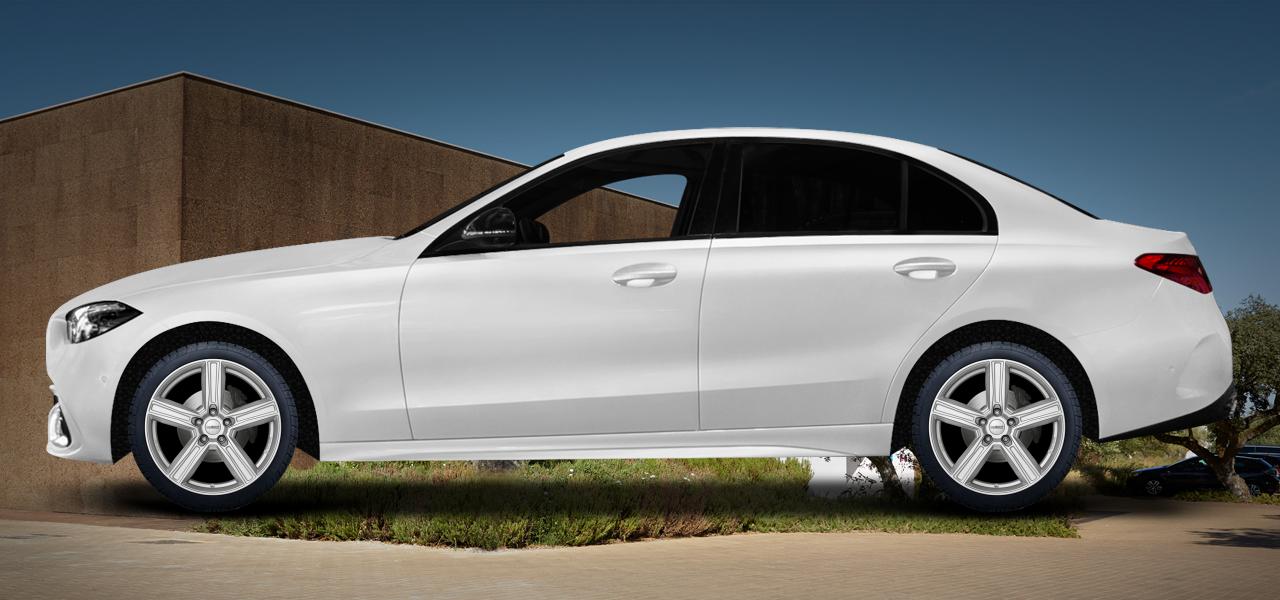 Na obrázku: C-KLASSE (W206, long OE screw) (R2CW), od 2021 — Mercedes-Benz C, ilustrační vizualizace vozu s disky DEZENT KG silver