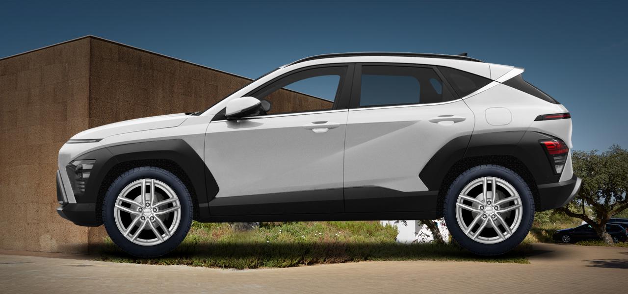 Na ilustracji: KONA (SX2;SX2E), od 2023 r. – Hyundai Kona, poglądowa wizualizacja auta z felgami DEZENT TR silver