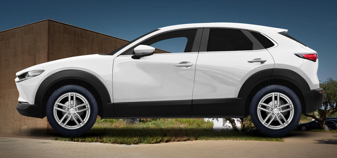 Na ilustracji: CX-30 (DM), od 2019 r. – Mazda Cx-30, poglądowa wizualizacja auta z felgami DEZENT TR silver