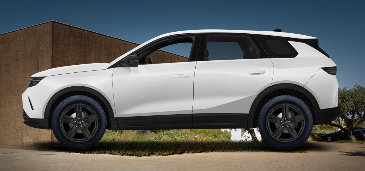 Na obrázku: GRANDLAND (K), od 2024 — Opel Grandland, ilustrační vizualizace vozu s disky DEZENT KG black