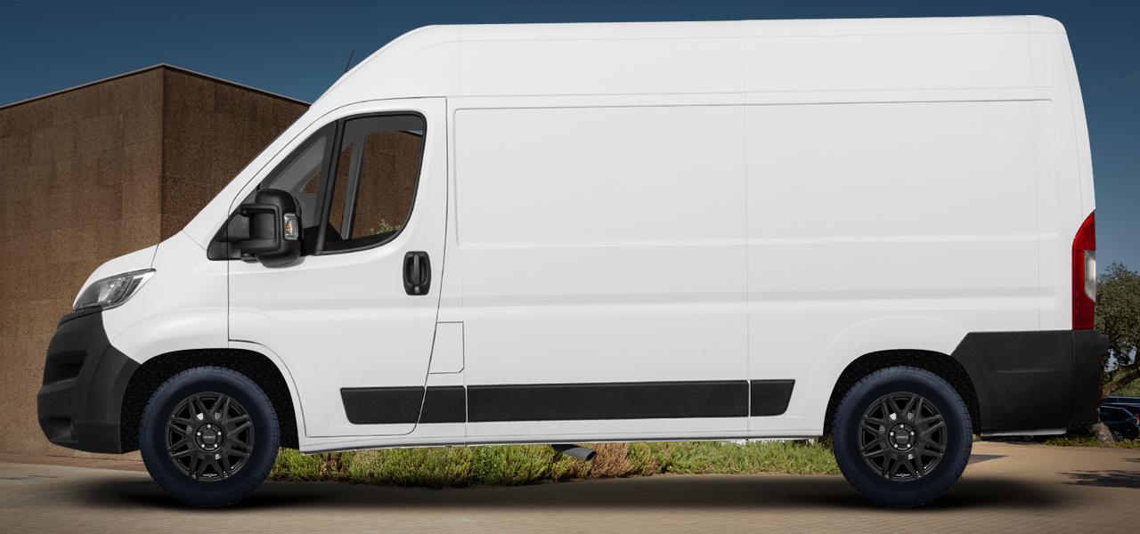 Na ilustracji: MOVANO/MOVANO Van (H;Y), od 2022 r. – Opel Movano, poglądowa wizualizacja auta z felgami DEZENT KH black