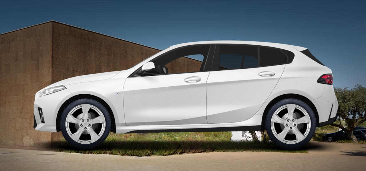 Na ilustracji: 1 (F70) (F7), od 2024 r. – BMW 116, poglądowa wizualizacja auta z felgami DEZENT KB silver