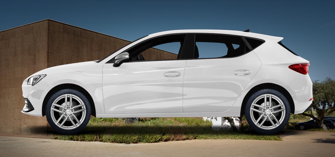 Na ilustracji: LEON (KL), od 2020 r. – Seat Leon, poglądowa wizualizacja auta z felgami DEZENT TR silver
