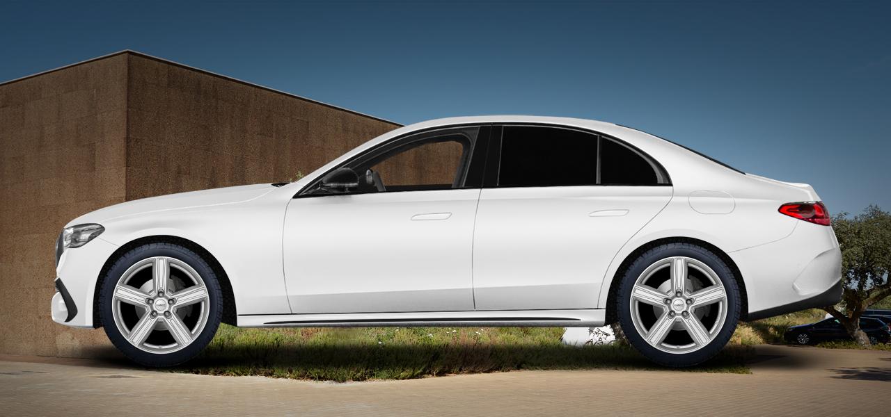 Na ilustracji: E-KLASSE (W214) (R2EW), od 2023 r. – Mercedes-Benz E, poglądowa wizualizacja auta z felgami DEZENT KG silver