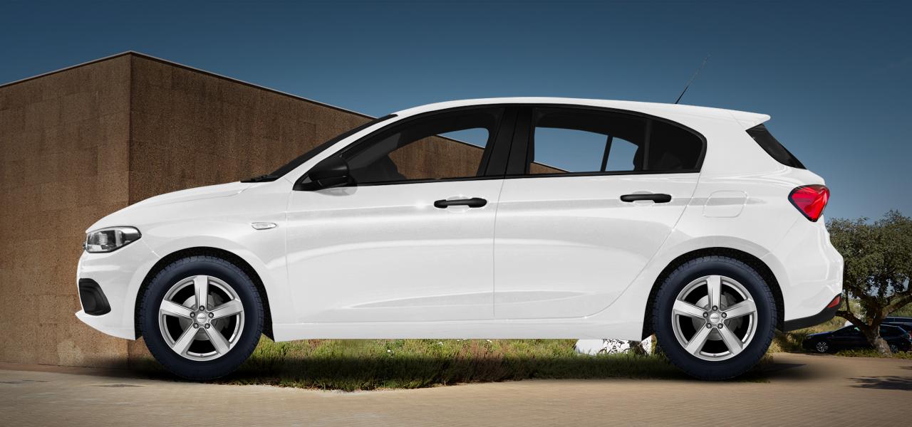 Na ilustracji: TIPO/TIPO Cross (356), od 2016 r. – Fiat Tipo, poglądowa wizualizacja auta z felgami DEZENT TU silver