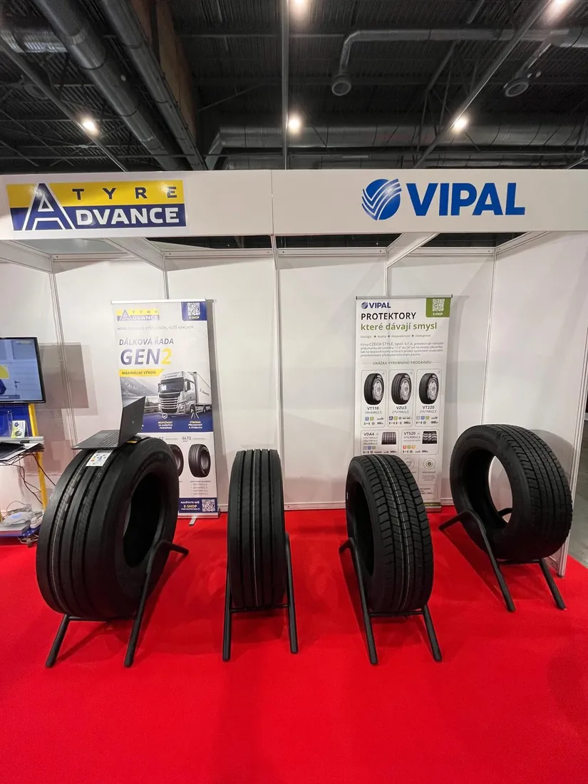 Vystavené nákladní pneumatiky ADVANCE GEN2